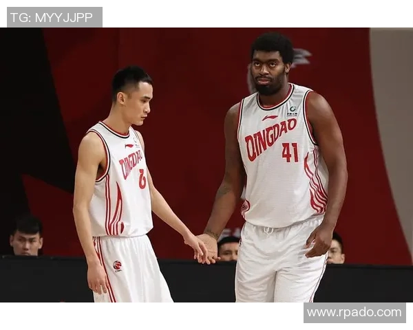 1935直播精彩对决广州队迎战深圳队全力争胜展现实力