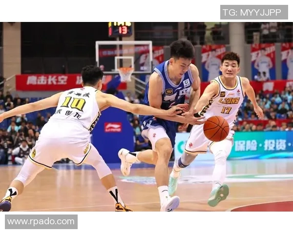 辽宁男篮与浙江广厦激战正酣谁将赢得这场篮球巅峰对决